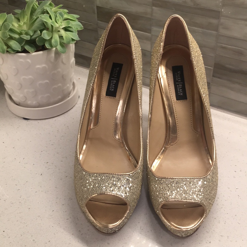 White House Black Market 7.5 gold glitter
